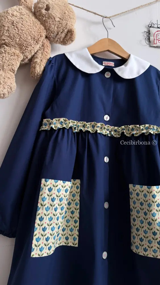 Grembiule con i tulipani azzurri e la rouche - grembiule scuola bimba