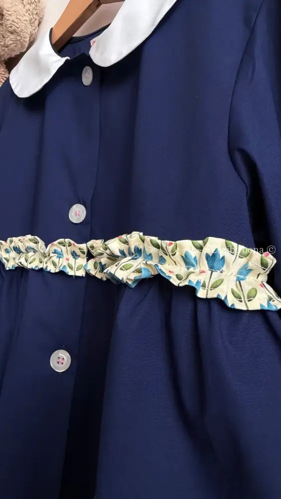 Grembiule con i tulipani azzurri e la rouche - grembiule scuola bimba