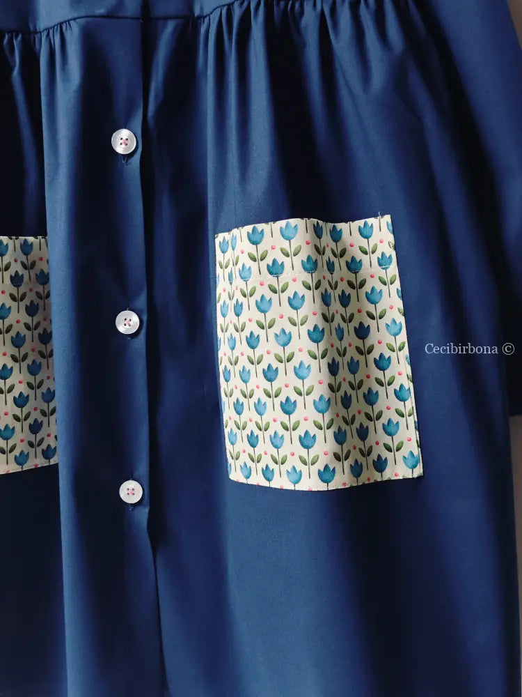 Grembiule con i tulipani azzurri grembiule scuola bimba