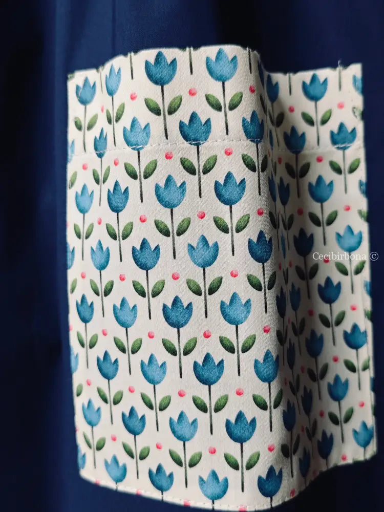 Grembiule con i tulipani azzurri grembiule scuola bimba