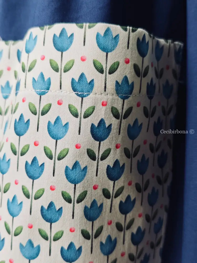 Grembiule con i tulipani azzurri grembiule scuola bimba