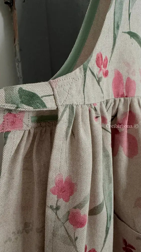 Grembiule con stampa floreale acquerellata di fresie e iris (Ref. 530) - grembiule donna tessuti moderni