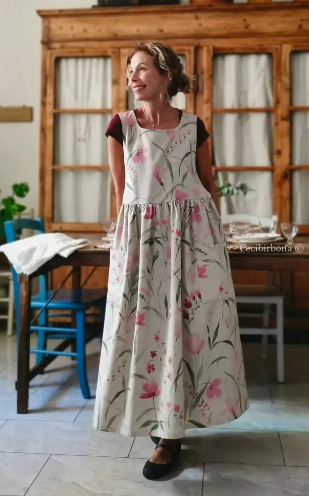 Grembiule con stampa floreale acquerellata di fresie e iris (Ref. 530) - grembiule donna tessuti moderni