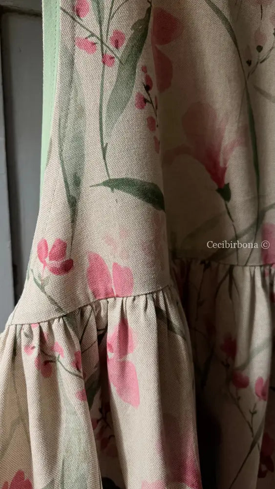Grembiule con stampa floreale acquerellata di fresie e iris (Ref. 530) - grembiule donna tessuti moderni