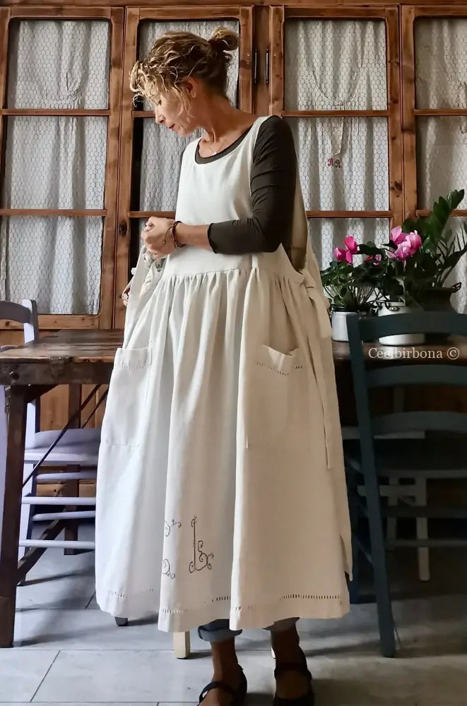 Grembiule da cucina con sfilatura e monogramma rosso EL (Ref. 08) grembiule donna in tessuto antico