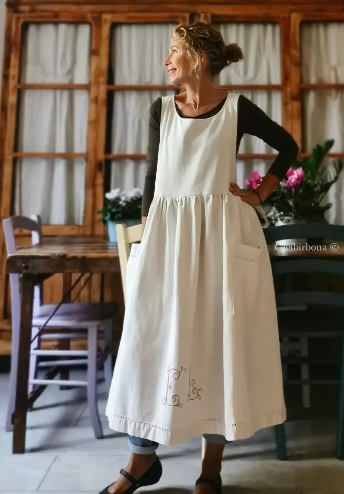 Grembiule da cucina con sfilatura e monogramma rosso EL (Ref. 08) grembiule donna in tessuto antico