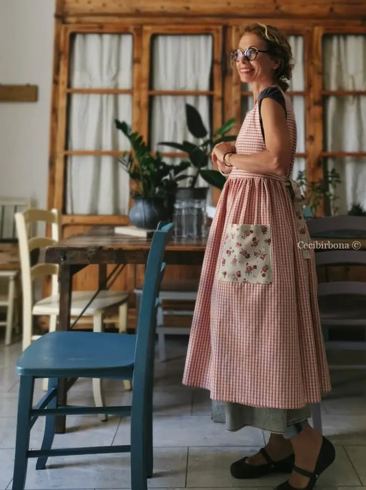 Grembiule da cucina in cotone a quadretti rosa e roselline (Ref. 317) grembiule donna tessuti moderni