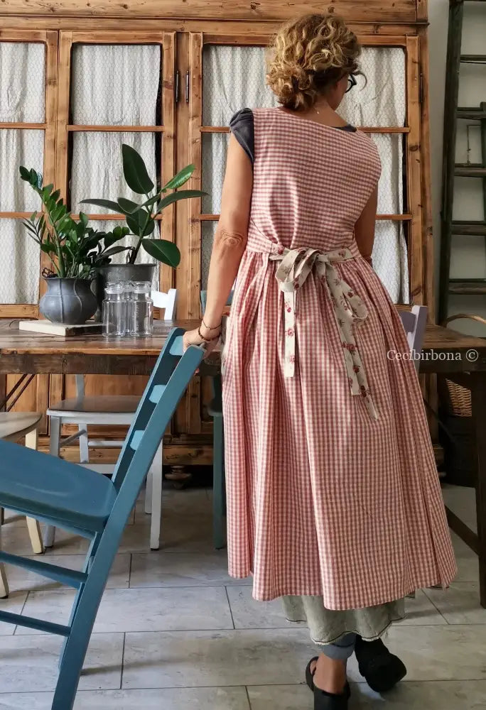 Grembiule da cucina in cotone a quadretti rosa e roselline (Ref. 317) grembiule donna tessuti moderni