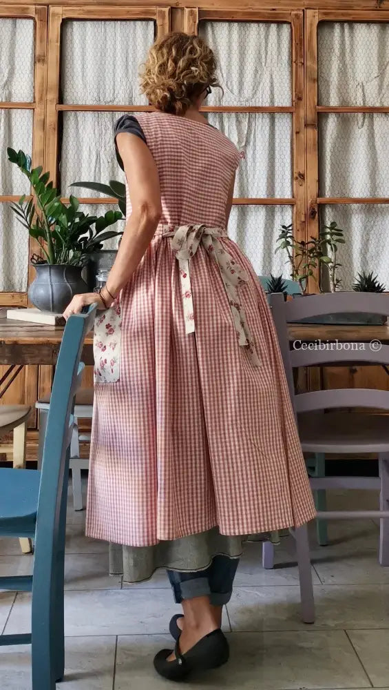 Grembiule da cucina in cotone a quadretti rosa e roselline (Ref. 317) grembiule donna tessuti moderni