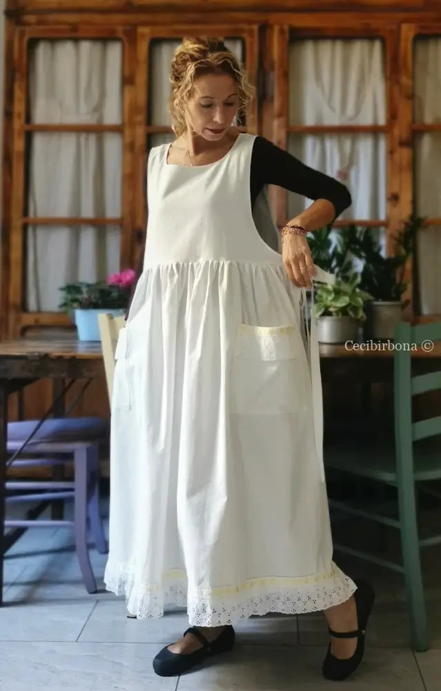 Grembiule da cucina in cotone con monogramma EC e bordo in pizzo con nastro giallo (Ref. 135) grembiule donna tessuti