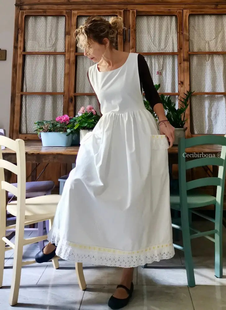 Grembiule da cucina in cotone con monogramma EC e bordo in pizzo con nastro giallo (Ref. 135) grembiule donna tessuti