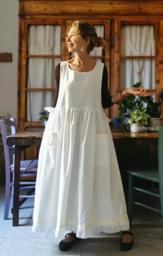 Grembiule da cucina in cotone con monogramma EC e bordo in pizzo con nastro giallo (Ref. 135) grembiule donna tessuti