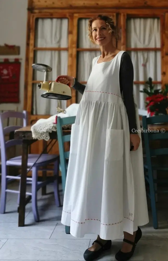 Grembiule da cucina in cotone con passamaneria rossa grembiule donna tessuti antichi