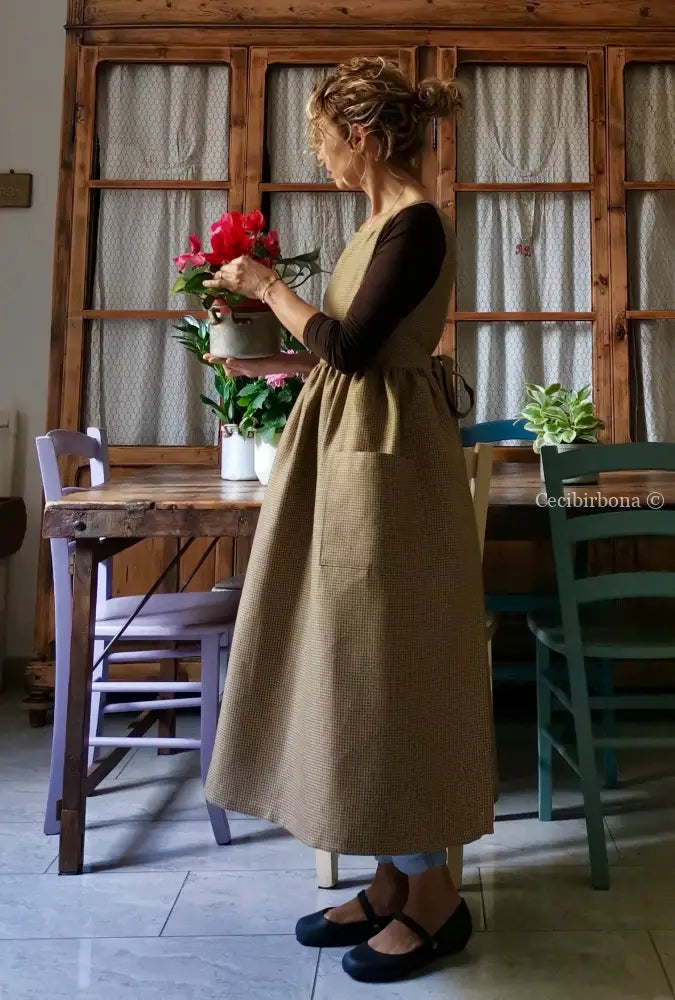 Grembiule da cucina in lino a quadrettini marroni (Ref. 138) grembiule donna tessuti moderni