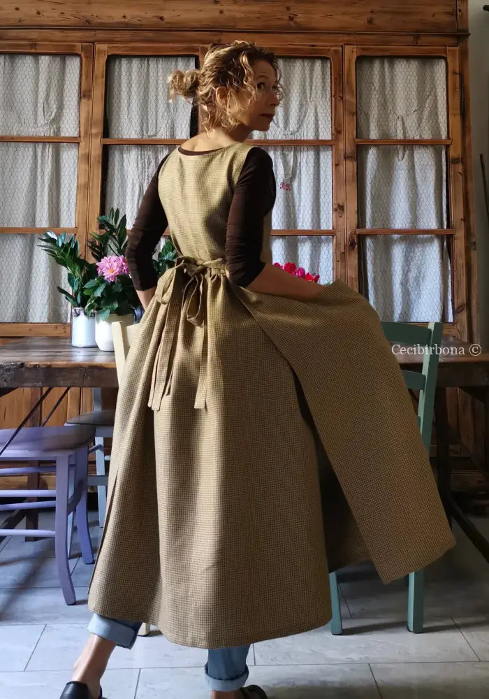 Grembiule da cucina in lino a quadrettini marroni (Ref. 138) grembiule donna tessuti moderni