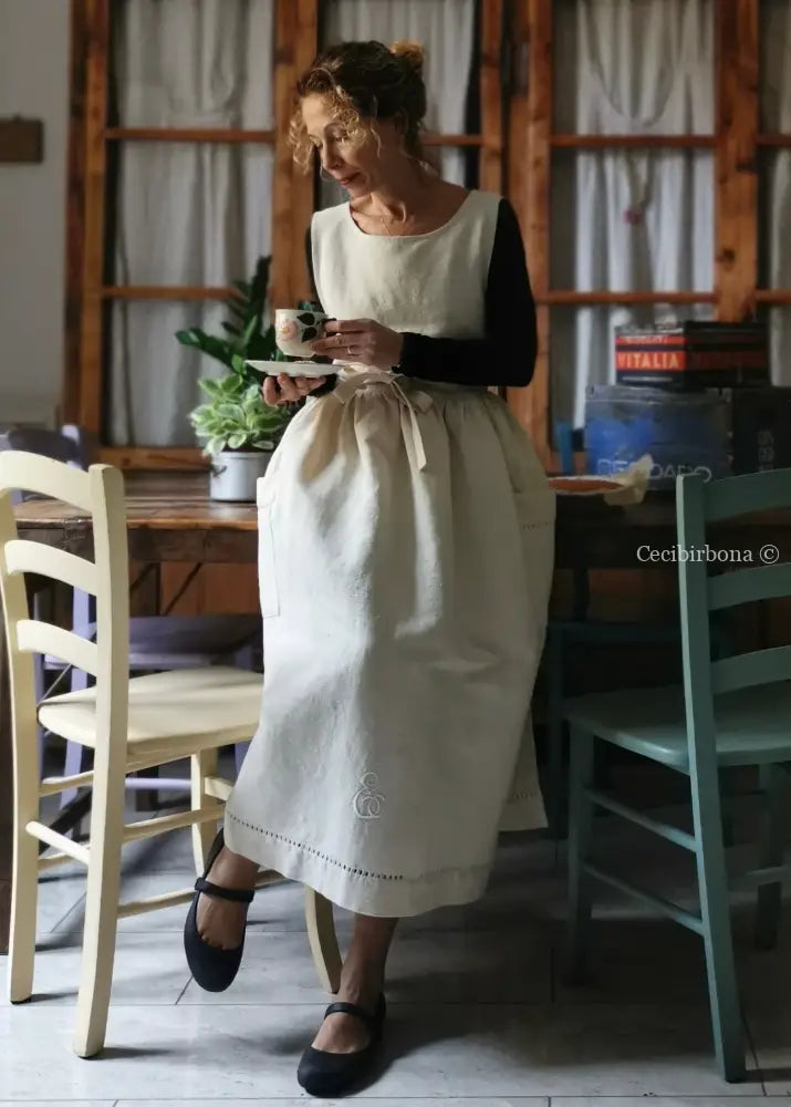 Grembiule da cucina in lino antico con sfilatura e monogramma (Rif. 129) grembiule donna tessuti antichi