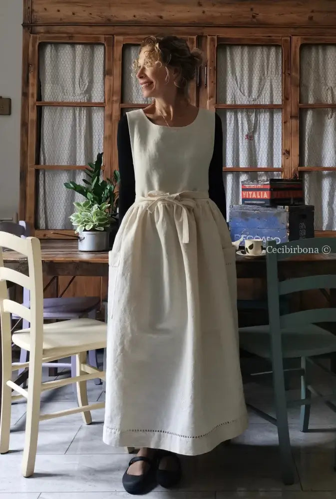 Grembiule da cucina in lino antico con sfilatura e monogramma (Rif. 129) grembiule donna tessuti antichi