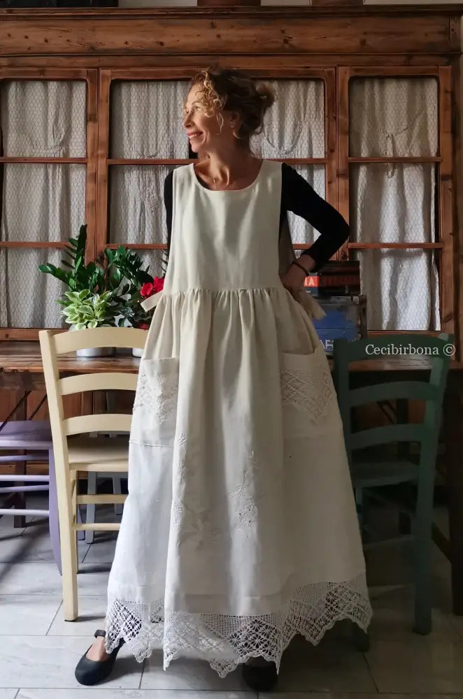 Grembiule da cucina in lino con ricamo e bordo all’uncinetto (Ref. 90) grembiule donna tessuti antichi