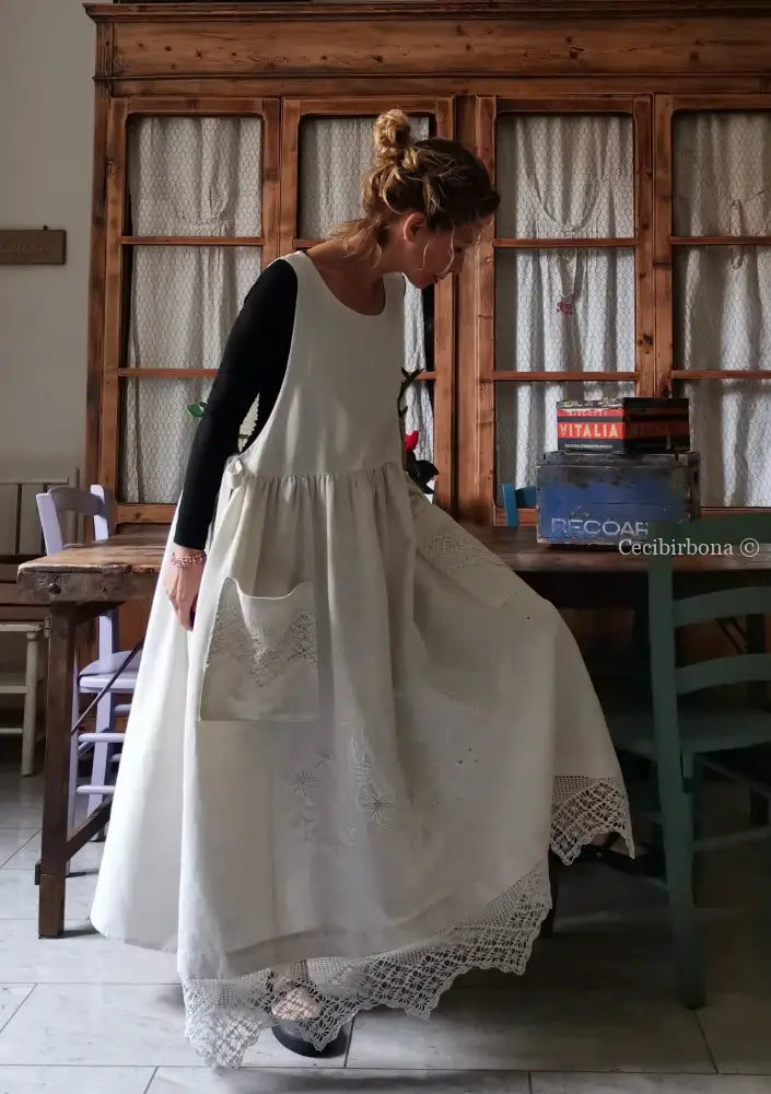 Grembiule da cucina in lino con ricamo e bordo all’uncinetto (Ref. 90) grembiule donna tessuti antichi