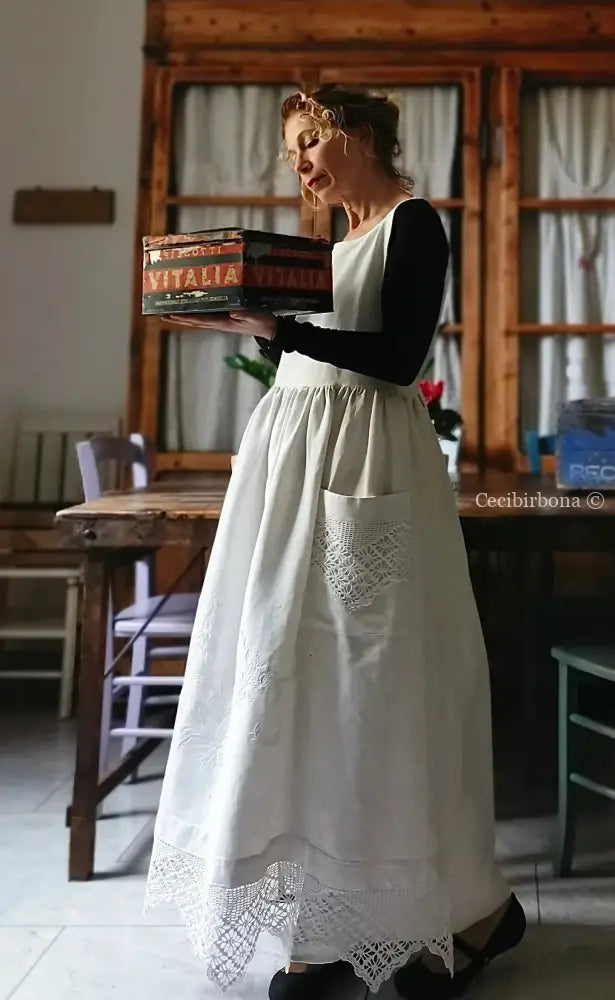 Grembiule da cucina in lino con ricamo e bordo all’uncinetto (Ref. 90) grembiule donna tessuti antichi