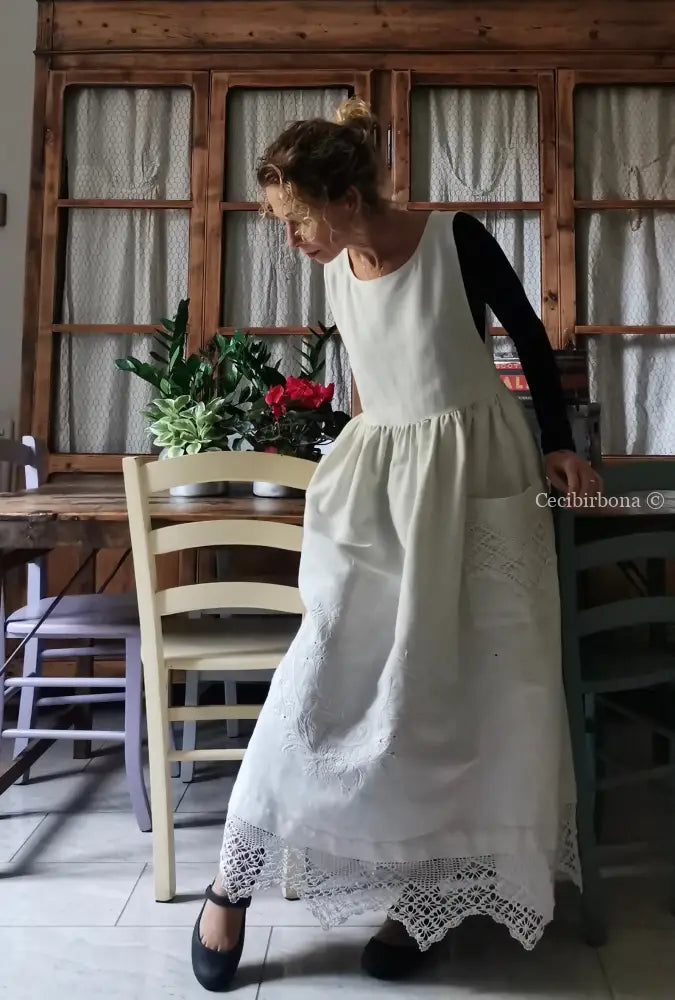 Grembiule da cucina in lino con ricamo e bordo all’uncinetto (Ref. 90) grembiule donna tessuti antichi