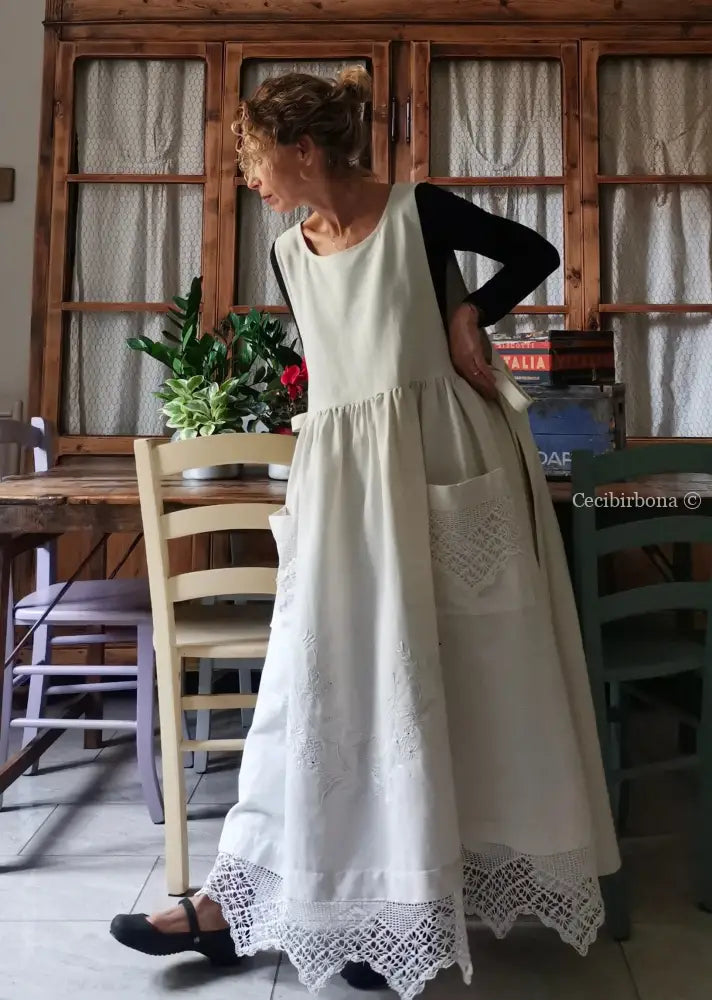 Grembiule da cucina in lino con ricamo e bordo all’uncinetto (Ref. 90) grembiule donna tessuti antichi
