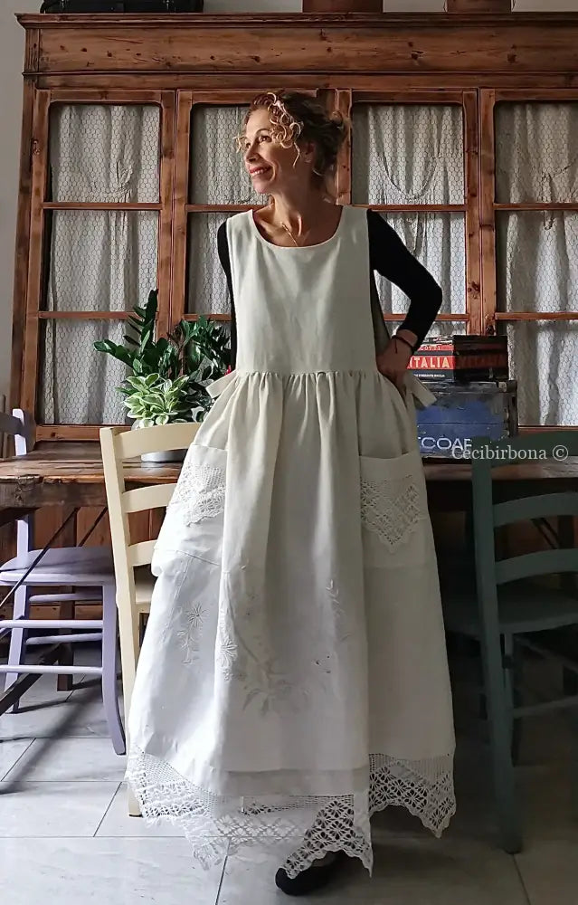 Grembiule da cucina in lino con ricamo e bordo all’uncinetto (Ref. 90) grembiule donna tessuti antichi