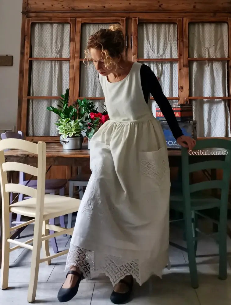 Grembiule da cucina in lino con ricamo e bordo all’uncinetto (Ref. 90) grembiule donna tessuti antichi