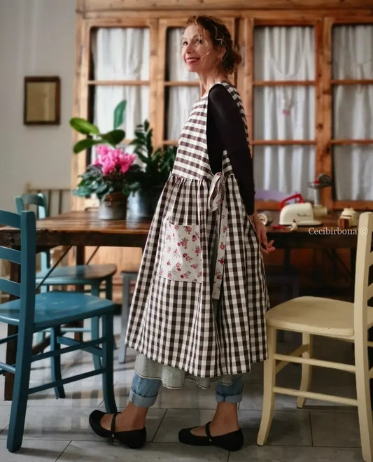 Grembiule da cucina per donna in cotone a quadri cacao e roselline (Rif. 49) grembiule donna tessuti moderni