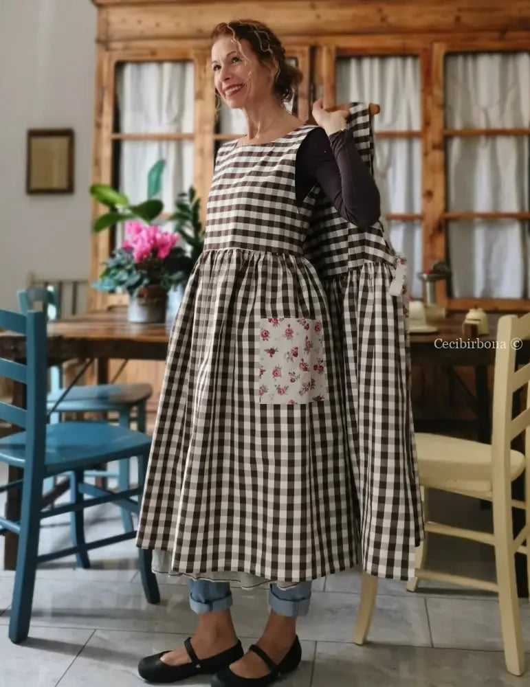 Grembiule da cucina per donna in cotone a quadri cacao e roselline (Rif. 49) grembiule donna tessuti moderni