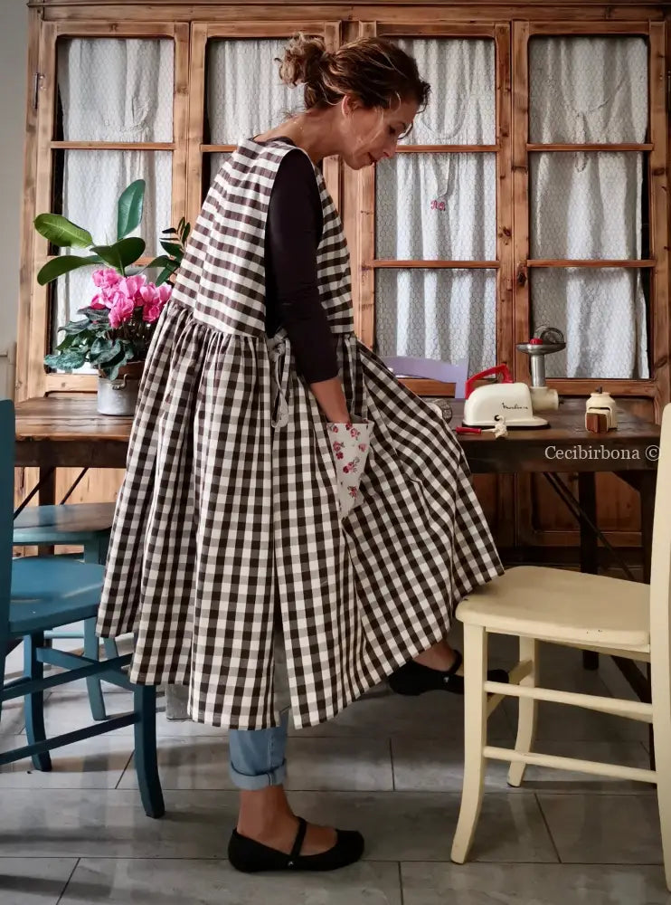 Grembiule da cucina per donna in cotone a quadri cacao e roselline (Rif. 49) grembiule donna tessuti moderni