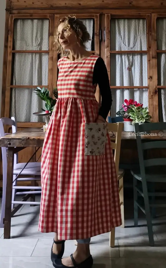 Grembiule da cucina per donna in cotone a quadri rossi e roselline (Ref. 76) grembiule donna tessuti moderni