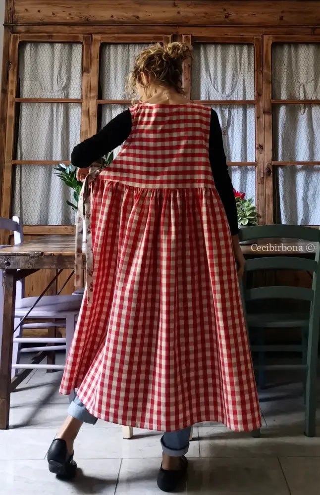 Grembiule da cucina per donna in cotone a quadri rossi e roselline (Ref. 76) grembiule donna tessuti moderni