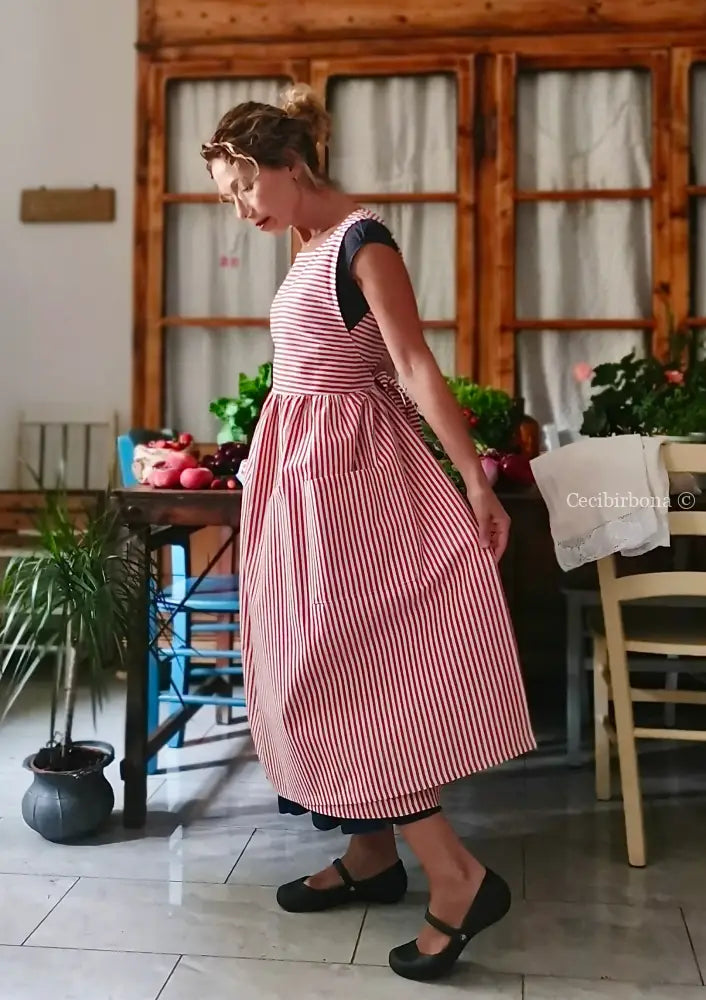 Grembiule da cucina per donna in cotone a righe rosso ciliegia con malfattura (Ref. 521/A) - grembiule donna tessuti