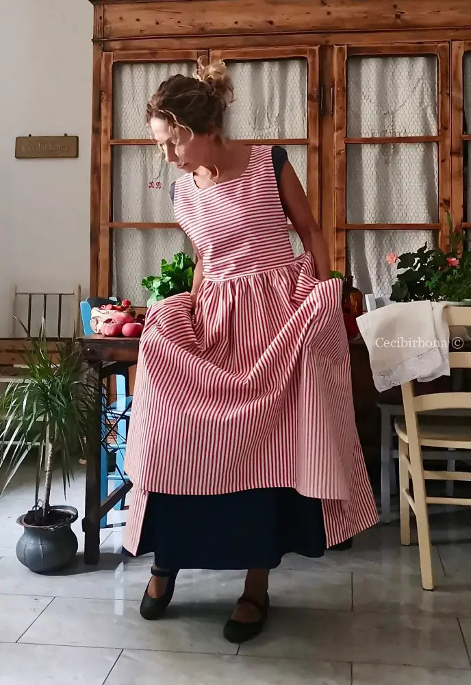 Grembiule da cucina per donna in cotone a righe rosso ciliegia con malfattura (Ref. 521/A) - grembiule donna tessuti