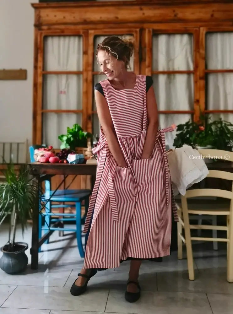 Grembiule da cucina per donna in cotone a righe rosso ciliegia con malfattura (Ref. 521/A) - grembiule donna tessuti