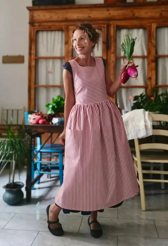 Grembiule da cucina per donna in cotone a righe rosso ciliegia con malfattura (Ref. 521/A) - grembiule donna tessuti