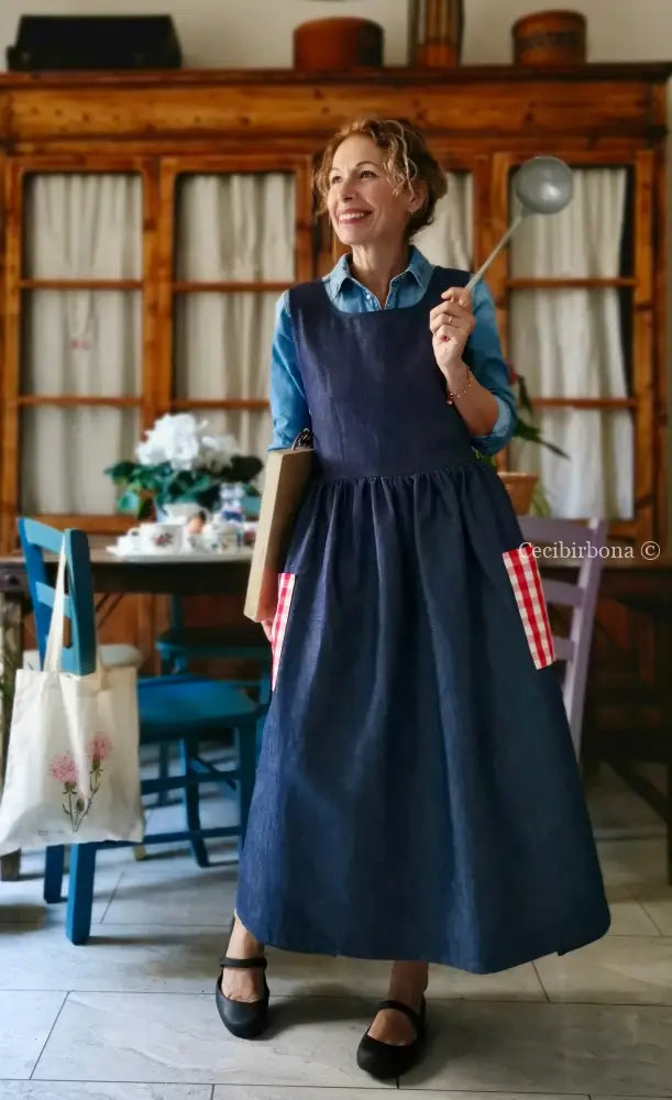 Grembiule denim con dettagli a quadri rossi (Ref.496) grembiule donna tessuti moderni