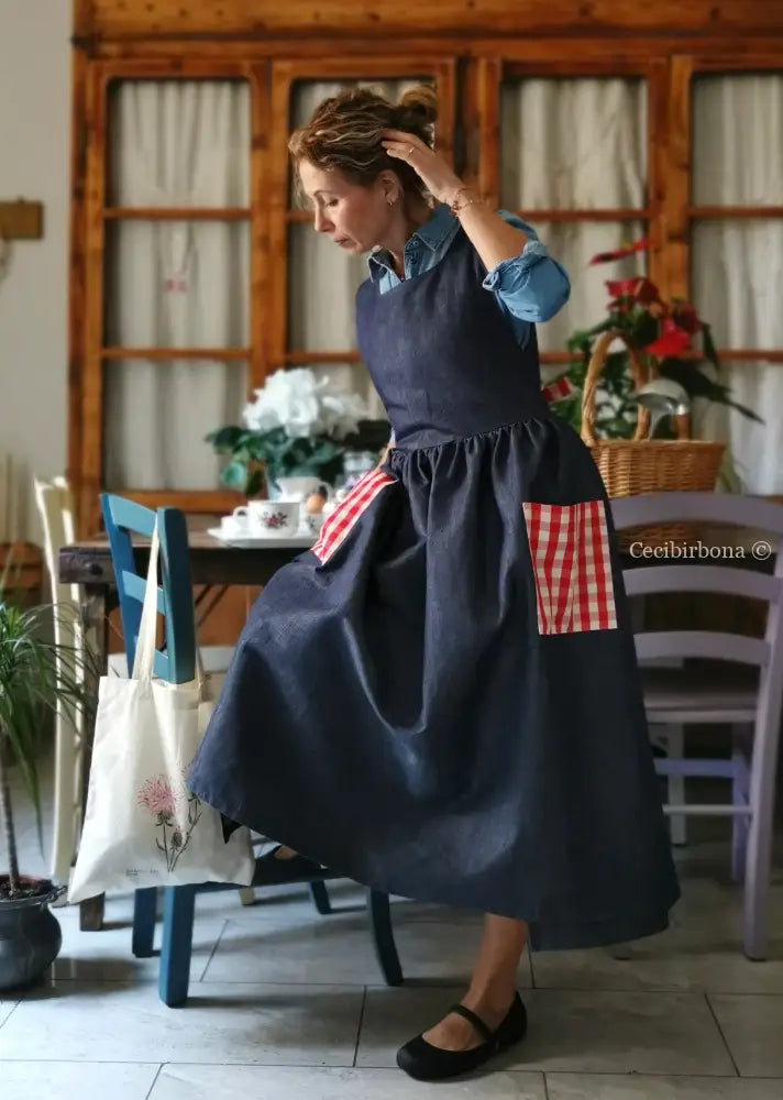 Grembiule denim con dettagli a quadri rossi (Ref.496) grembiule donna tessuti moderni