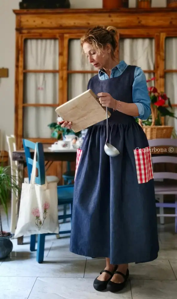 Grembiule denim con dettagli a quadri rossi (Ref.496) grembiule donna tessuti moderni