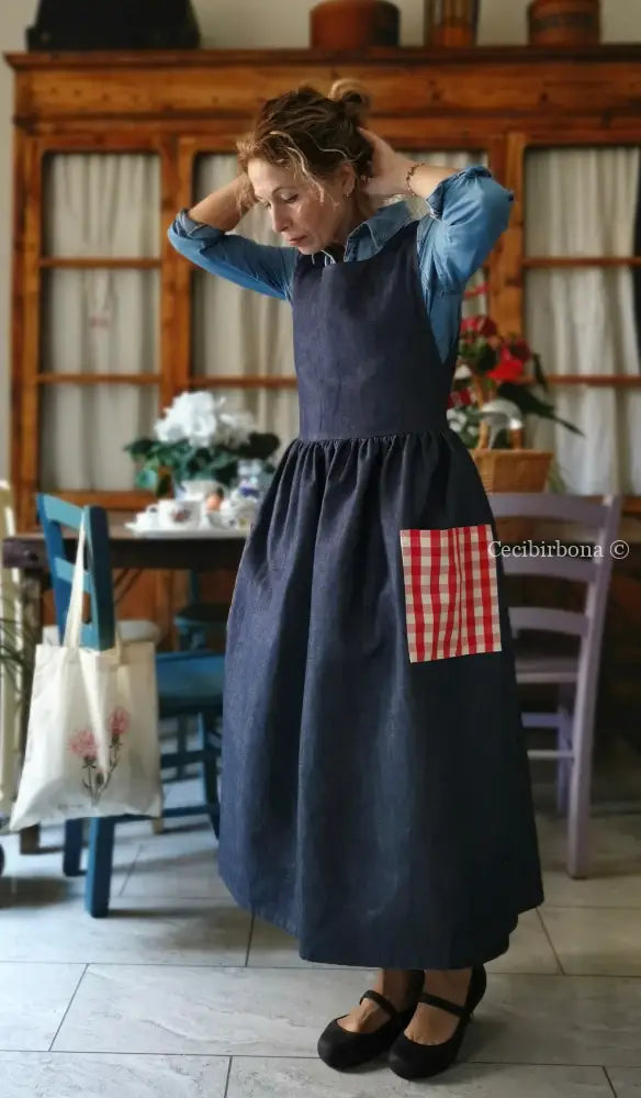 Grembiule denim con dettagli a quadri rossi (Ref.496) grembiule donna tessuti moderni