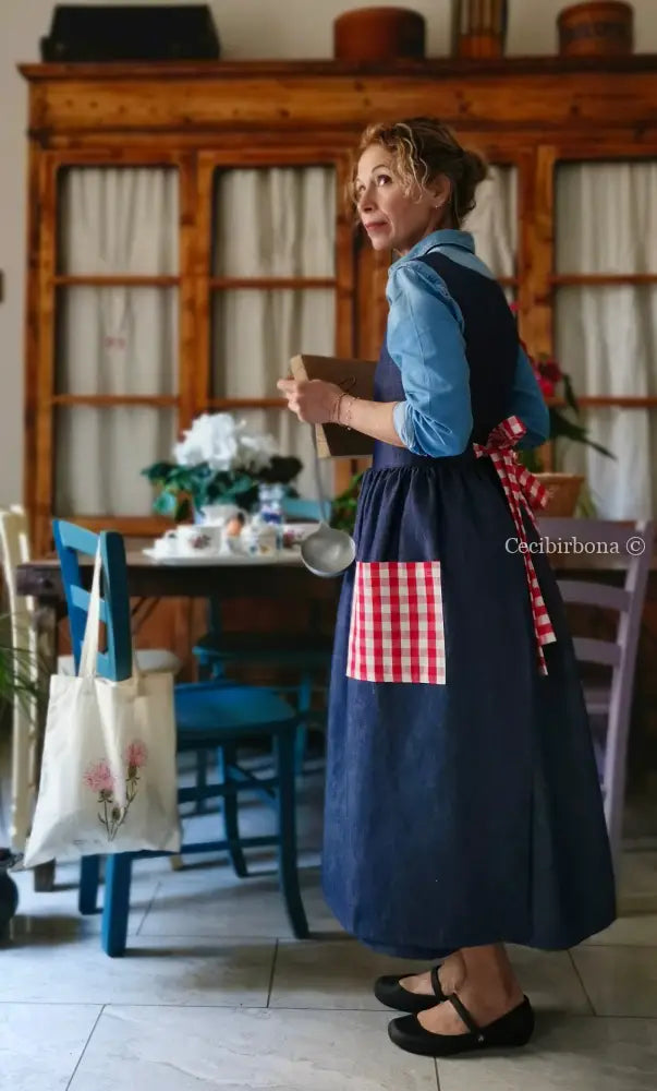 Grembiule denim con dettagli a quadri rossi (Ref.496) grembiule donna tessuti moderni