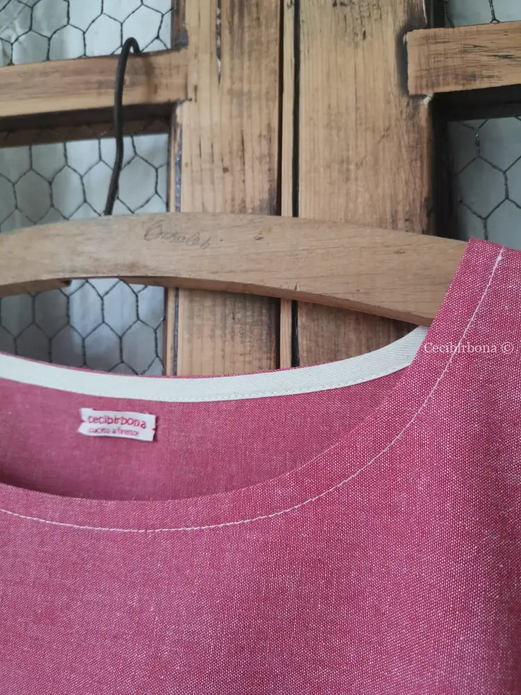 Grembiule donna rosso ciliegia con lacci panna (Ref. 316) grembiule donna tessuti moderni