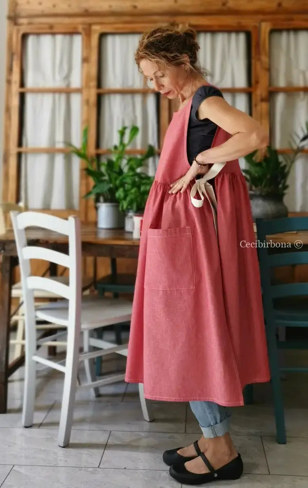 Grembiule donna rosso ciliegia con lacci panna (Ref. 316) grembiule donna tessuti moderni