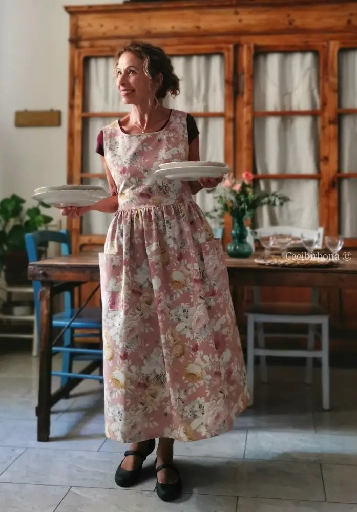 Grembiule floreale su fondo rosa antico (Ref. 529) - grembiule donna tessuti moderni