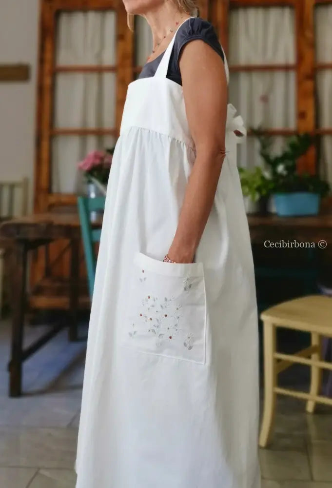 Grembiule impero in cotone vintage con tasche ricamate a margherite (Ref. 178) grembiule donna tessuti antichi