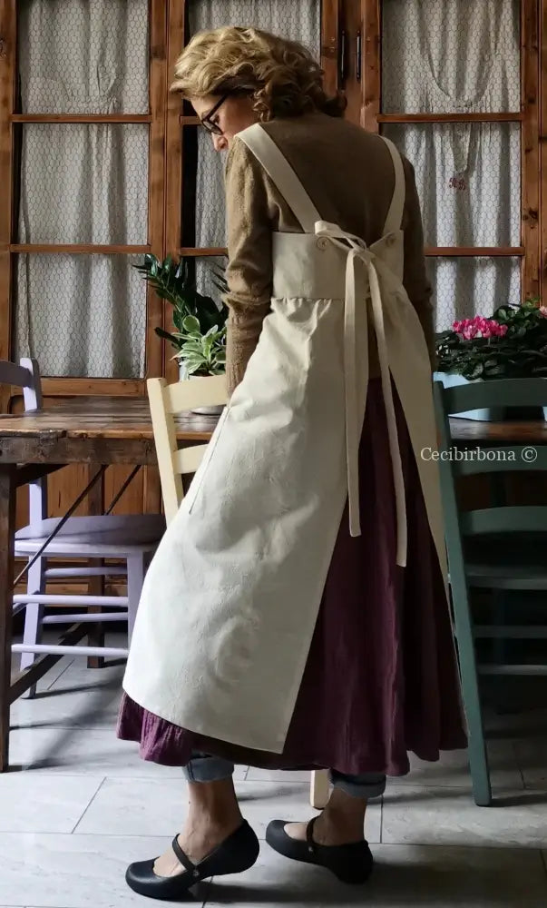 Grembiule impero in ghinea con tasche decorate all’uncinetto (Ref. 165) grembiule donna in tessuto antico