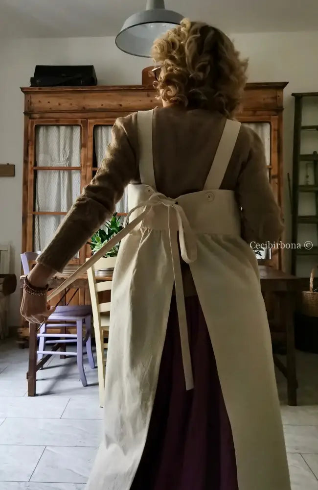 Grembiule impero in ghinea con tasche decorate all’uncinetto (Ref. 165) grembiule donna in tessuto antico