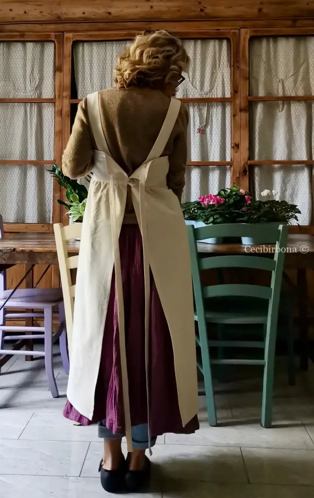 Grembiule impero in ghinea con tasche decorate all’uncinetto (Ref. 165) grembiule donna in tessuto antico