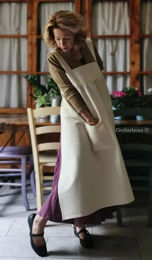 Grembiule impero in ghinea con tasche decorate all’uncinetto (Ref. 165) grembiule donna in tessuto antico